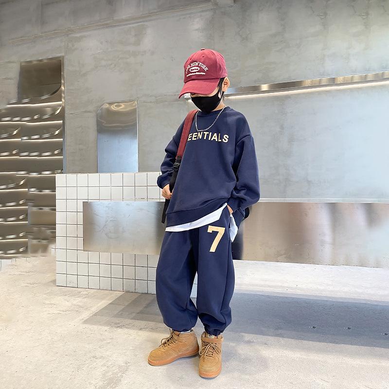 Модная спортивная одежда для мальчиков на весну и осень: Стильный комплект из двух частей свитшота для детей среднего и старшего возраста