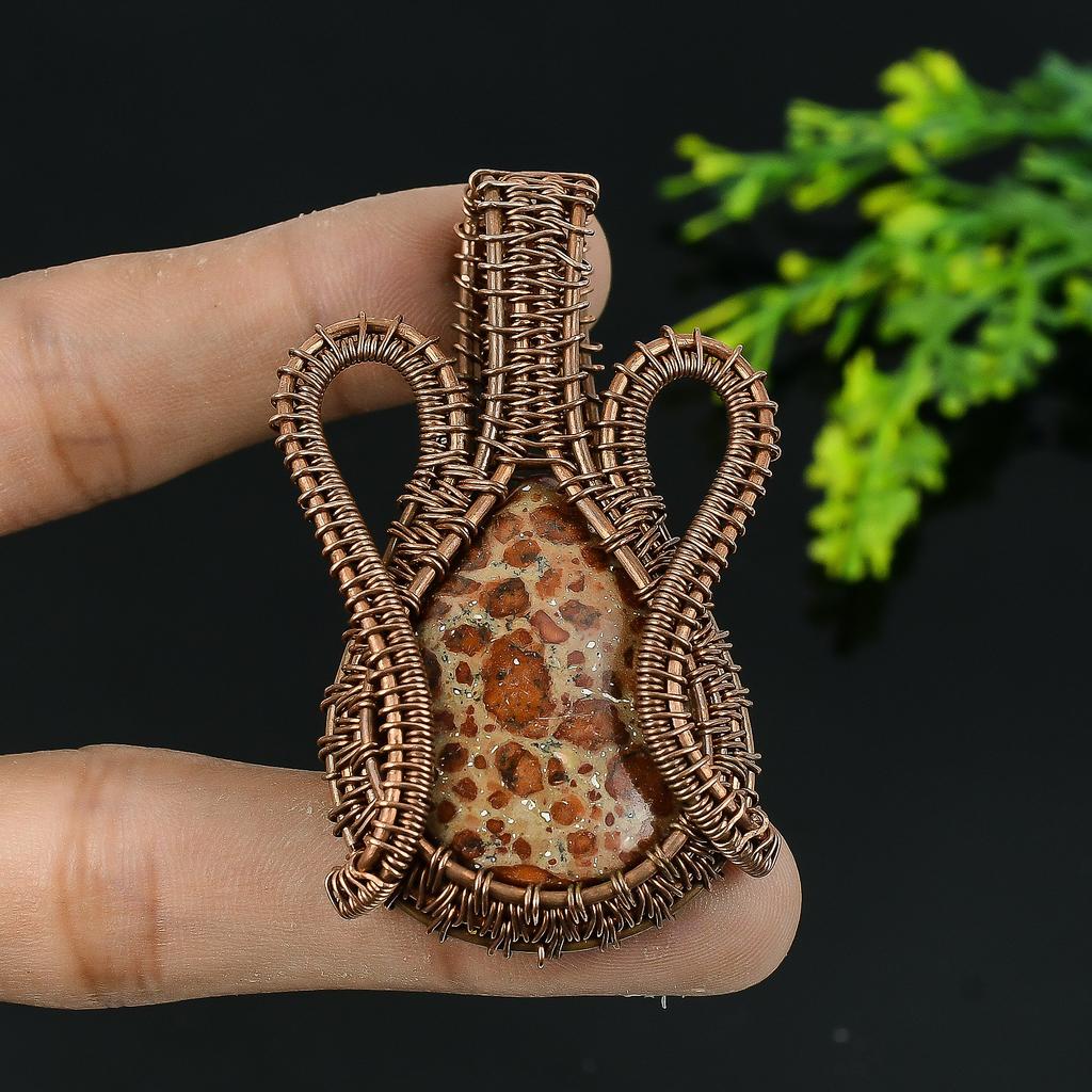 Подарочный кулон из медной проволоки с натуральным известняком в гранате и драгоценным камнем 2,5 d2O33