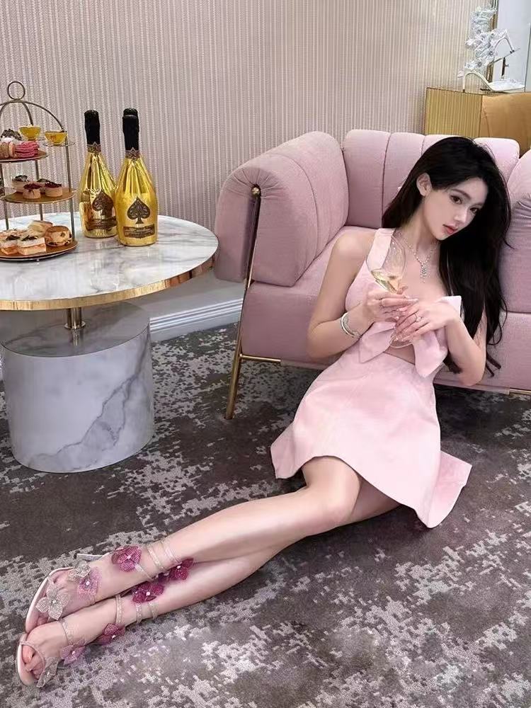 Модные туфли на высоком каблуке с кружевными цветами, обернутые змеевидным узором из водных бриллиантов, женские, лето 2025, новый стиль, сексуальные сандалии на тонком каблуке со знаменитым ремешком