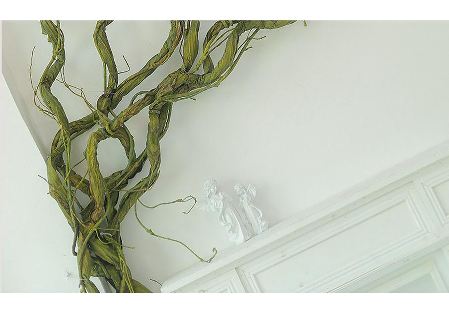 Artificial Withered Vine Climbing Branches for Indoor Landscaping & Shop Displays