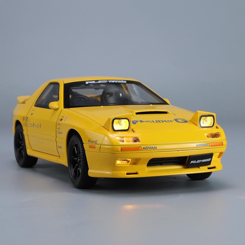Игрушечная легкосплавная машинка Mazda RX-7 1/24 со звуком, светом и рулевым управлением — детская модель в подарок.