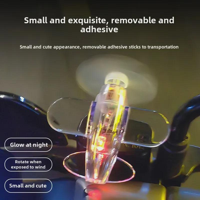 Вращающийся светящийся самолет, автомобиль и мотоцикл, работающий на ветру