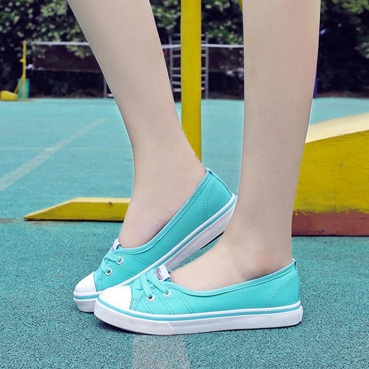 Летние парусиновые туфли с неглубоким горлышком. Женская обувь большого размера. Корейская версия повседневной обуви. Туфли для ленивых. Женские одинарные туфли с плоской подошвой и стременами.