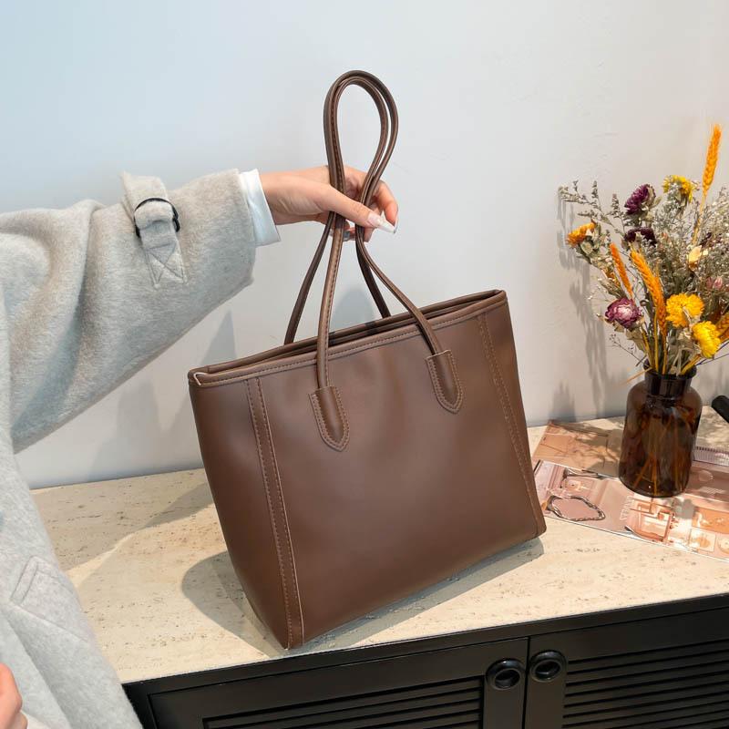 2024 Retro Large Capacity Women's Tote: Stylish Korean-Style, Trendy Autumn/Winter Single Shoulder Commuter Bag