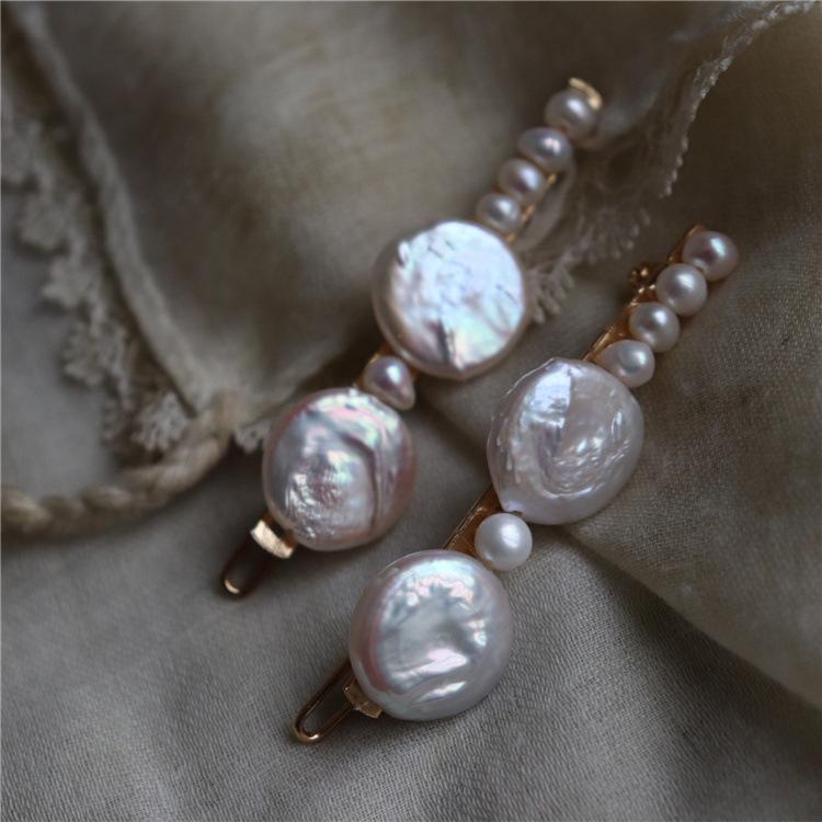 Handmade, delicate, and luxurious natural Baroque freshwater pearl hair clip, a retro and fashionable hair accessory for women