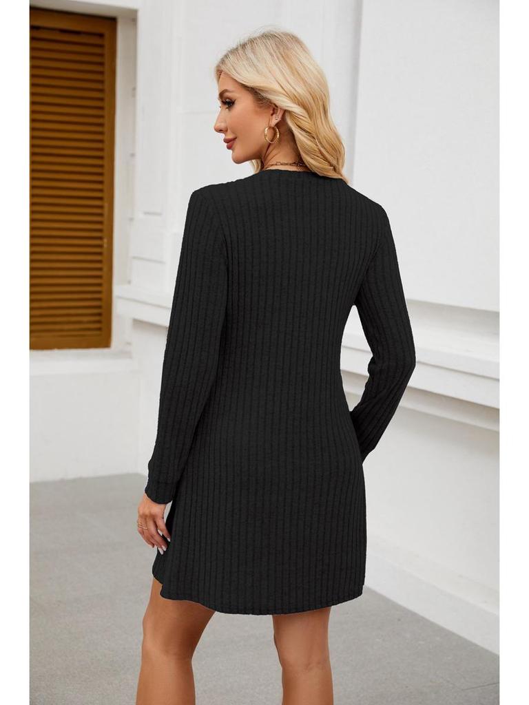 Повседневное платье 2024 года с V-образным вырезом, карманами, ребристым узором и длинными рукавами для европейских и американских женщин.