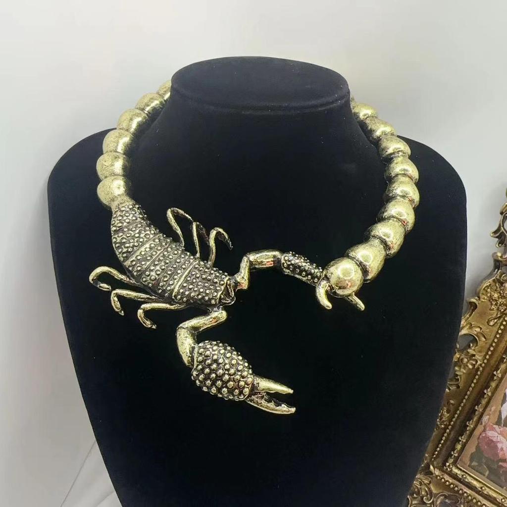 «Ожерелье-ошейник в стиле ретро со скорпионом — смелый панк-стиль с европейским и американским колоритом»