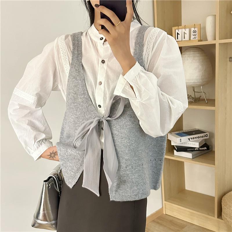 Двусторонний вязаный жилет без рукавов с галстуком-бабочкой - Модный осенний многослойный образ для женщин