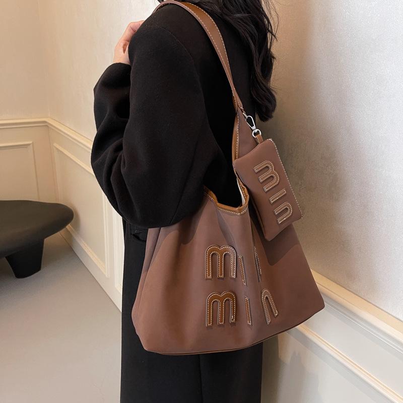 Ретро замшевая сумка подмышку женская 2025 новая модная повседневная сумочка с персонализированной текстурой на плечо подмышку