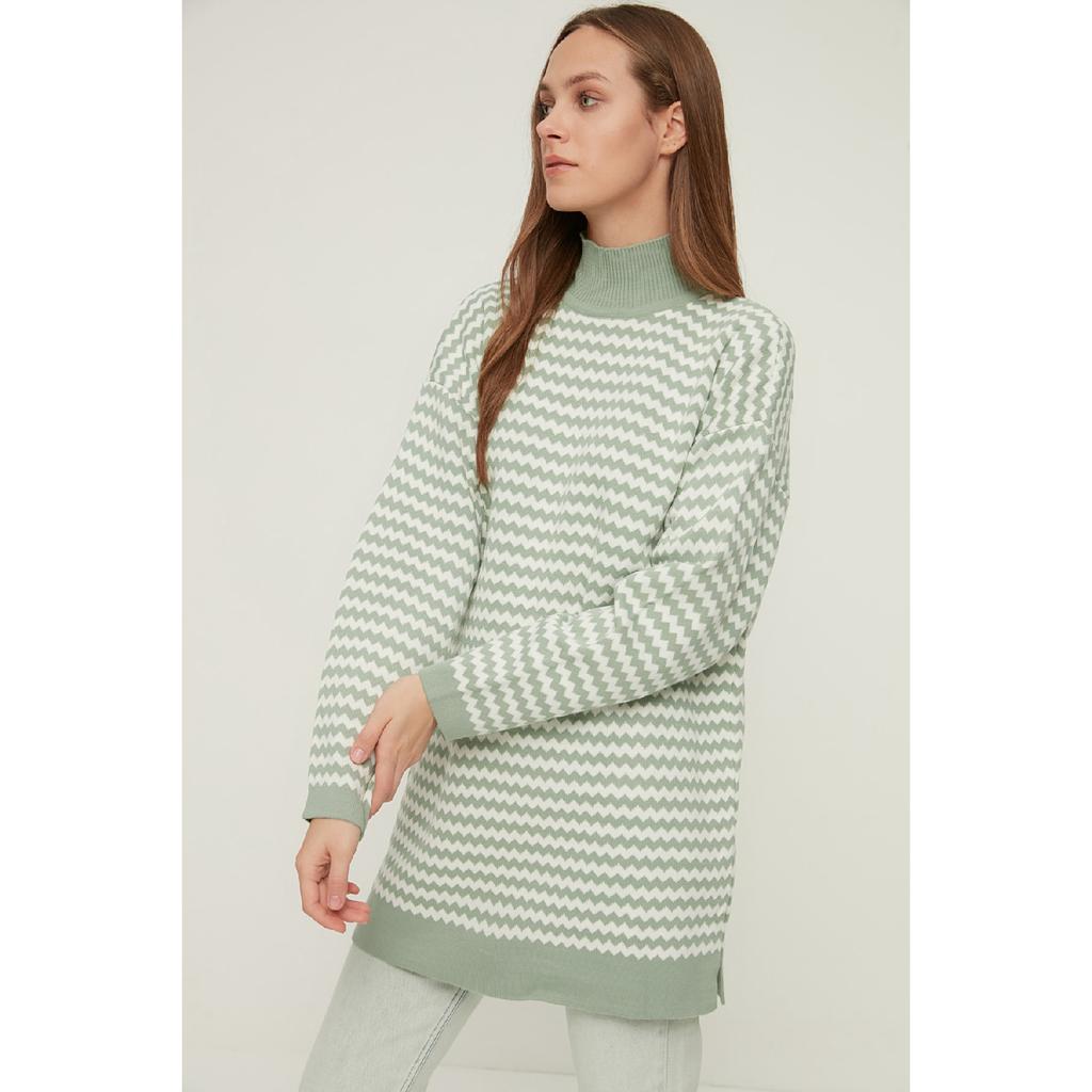 Сиреневый вязаный свитер в полоску с полуводолазкой Tctaw22ak0185