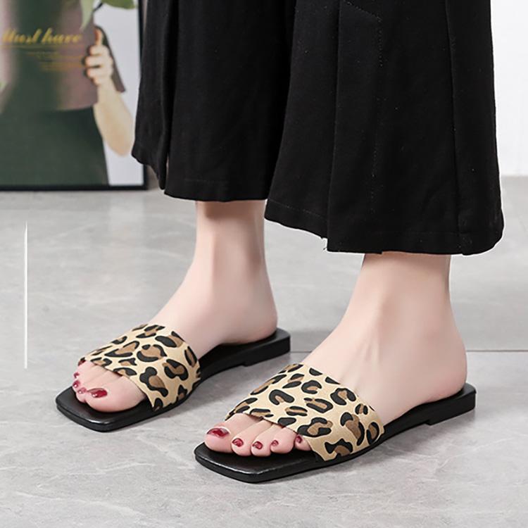 Women's Summer Clip On Outdoor Flat Bottomed Slippers Casual Square Head Leopard Print Beach Vacation Sandals 35-42
