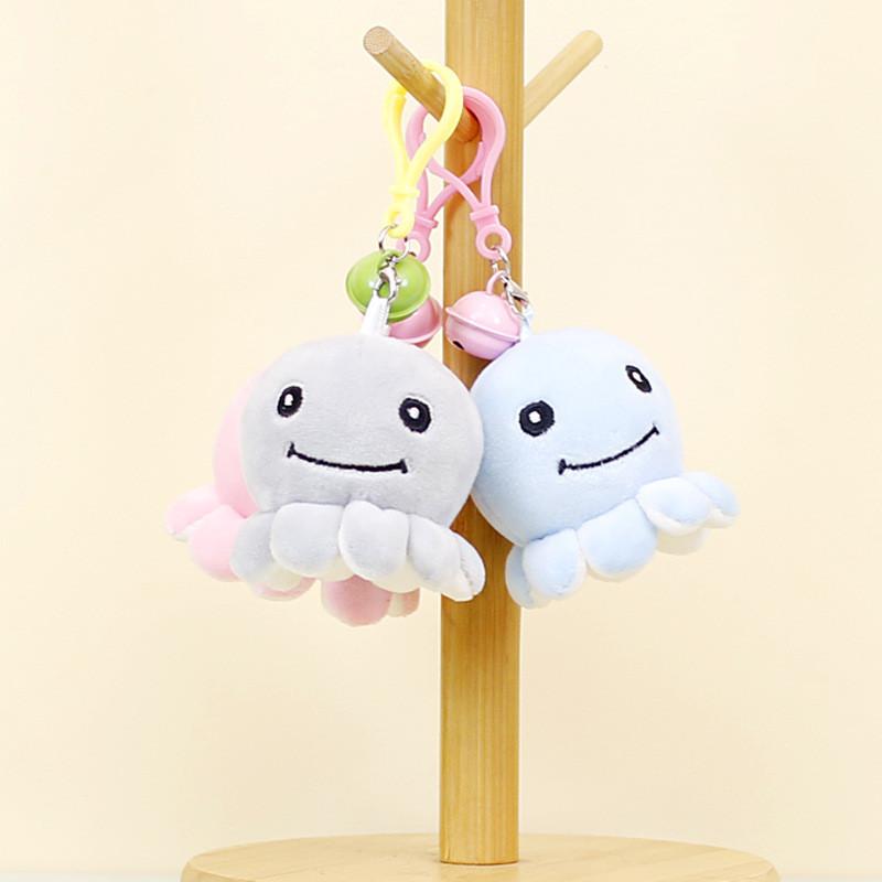Милый плюшевый брелок в виде осьминога с колокольчиком, очаровательная мягкая набивная игрушка для сумок и рюкзаков