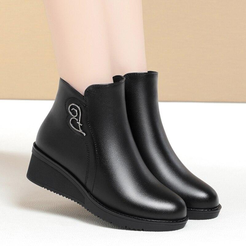 Женские зимние сапоги на танкетке, зимние сапоги для мам из натуральной кожи большого размера, повседневные женские короткие сапоги на среднем каблуке