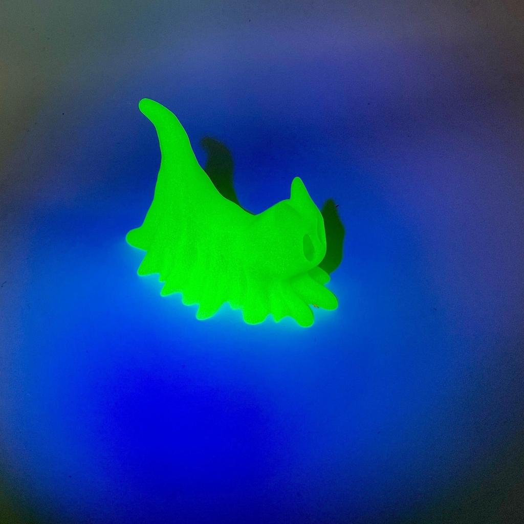 Glow-in-the-Dark Cat Figurines - Unique Plastic Decor for Office & Home, Best for Christmas, Perfect for Thanksgiving Home Decor