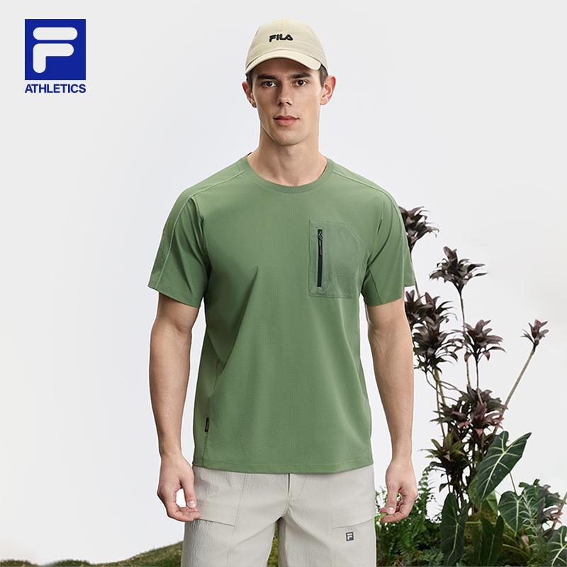 Fila Атлетика Свежий Элегантный Приятный к коже Минималистичный Модный Повседневный Для поездок Универсальный Карман Круглый вырез Короткий рукав Футболка Мужские топы A11M527121F-GN