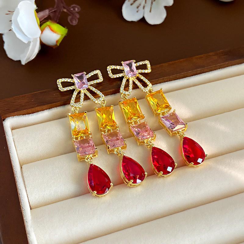 Элегантные треугольные серьги-кисточки с цирконами и пайетками — роскошные ювелирные украшения для женщин