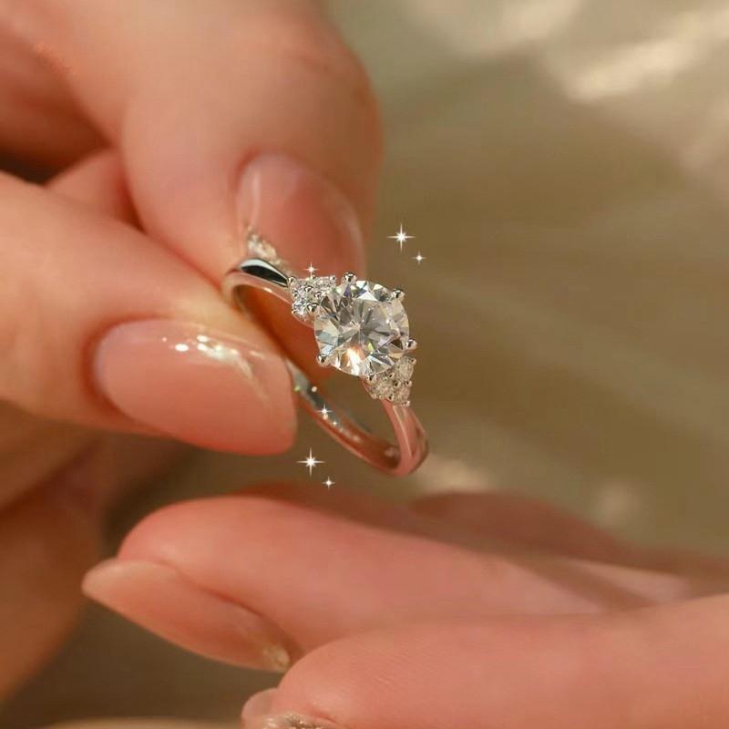 Шесть зубцов 1 карат Кольца с муассанитом Высокое качество изготовления Стерлинговое серебро 925 пробы Нежный подарок для девочек Сертифицированное кольцо GRA