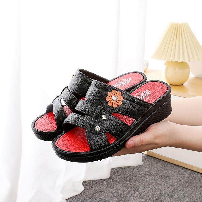 Fashion Women's Slippers and Ladies Sandals Outside Medium Heel Slides On Beach Shoes Wholesale Korea Style Pvc New H Sandal Promotion