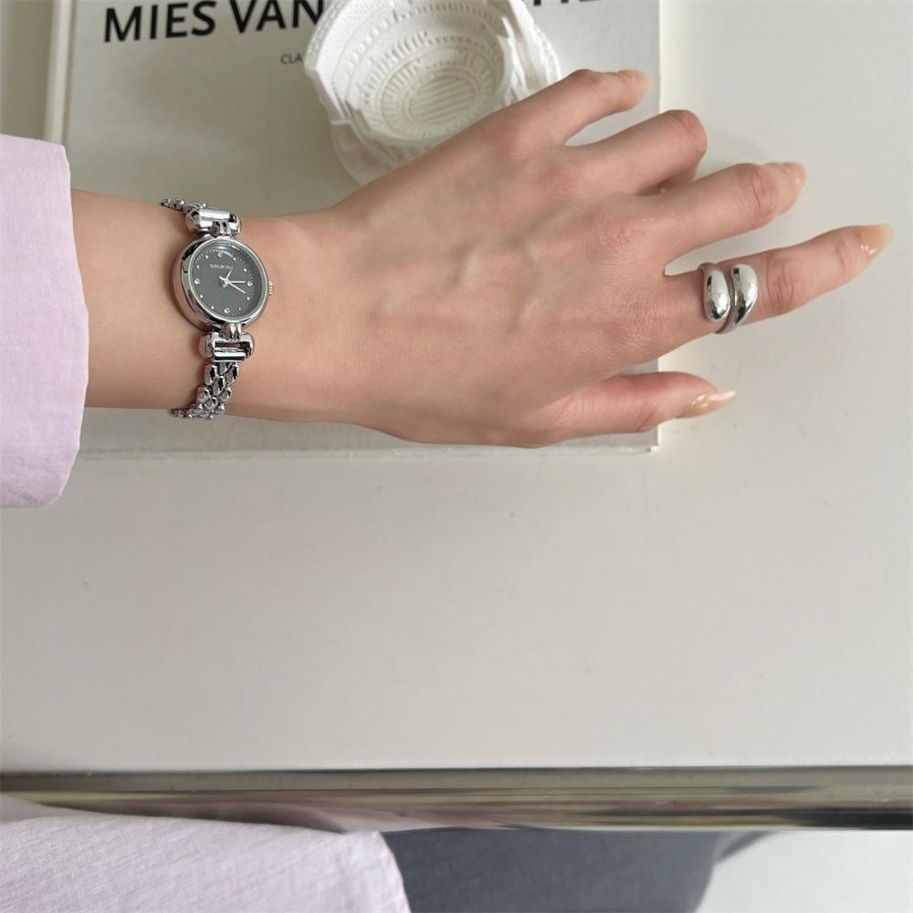 Luxury Bracelet Watches Round Shape Wristwatches Simple Elegant Bangle Bracelet Fashion Accessory