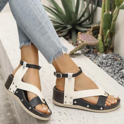 Модные лоскутные сандалии из лакированной кожи для женщин, декорированные заклепками, на высоком каблуке, с открытым носком, женские новые сандалии на толстой подошве с противоскользящим покрытием, Sandalias Mujer