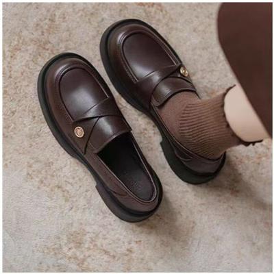 Женские лоферы из мягкой кожи на мягкой подошве, новинка весны и осени 2025 года, одинарная обувь с маленькой золотой монеткой, британские маленькие кожаные туфли на толстой подошве, на один педаль