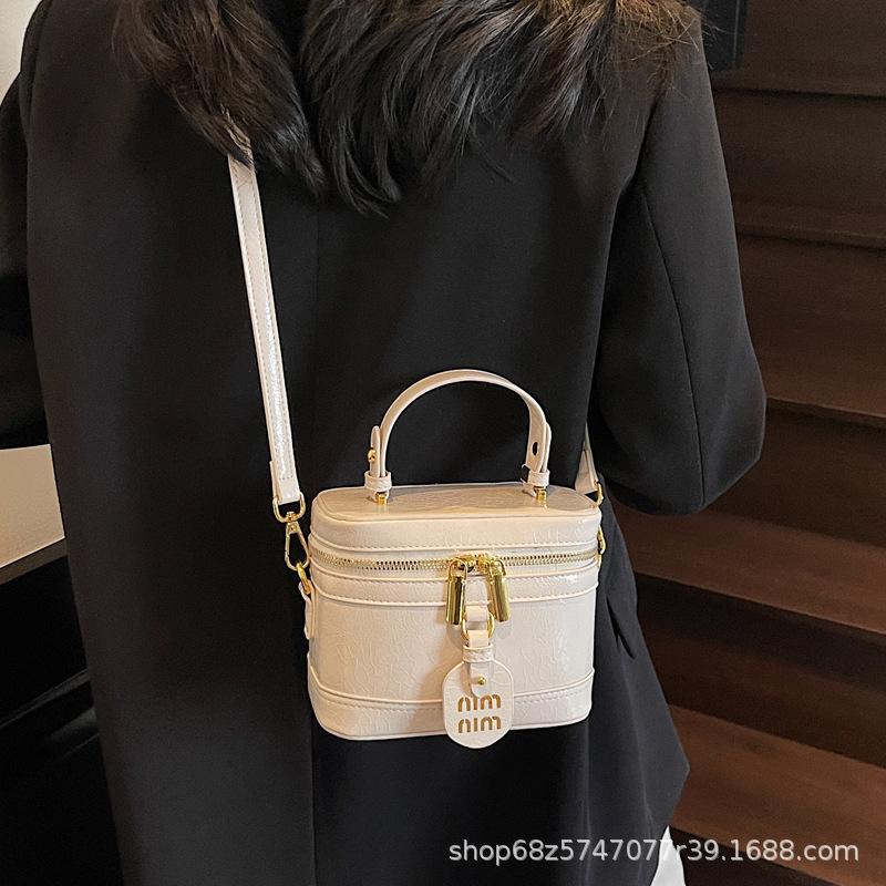 Fashion Retro High-end Hand-held Bucket Bag Women's 2025 New Versatile Shoulder Bag Western-style Casual Crossbody Bag