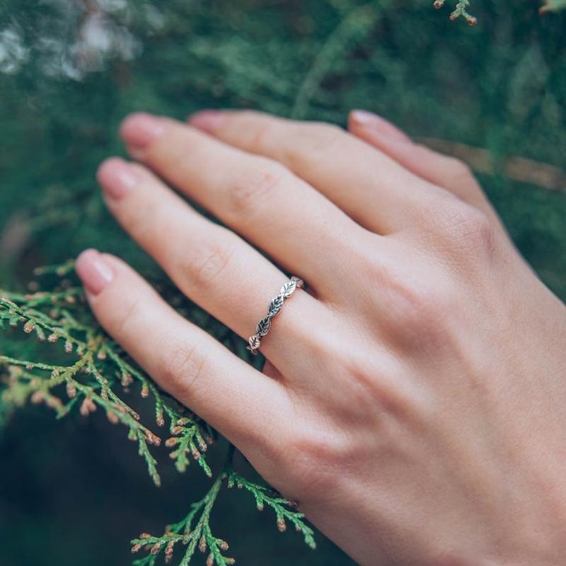 Винтажное кольцо ручной работы с резным узором в виде листьев для женщин, антикварное серебро, богемные аксессуары, обручальное кольцо, подарок на годовщину