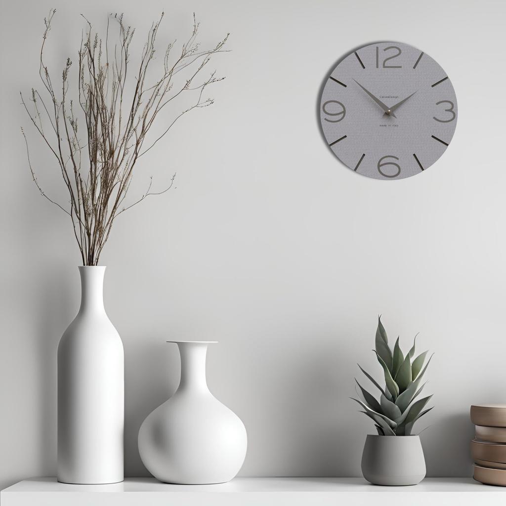 CalleaDesign 30 см - Модель настенных часов для кухни с рисунком в полоску цвета смайлик. Простой круглый циферблат обеспечивает легкость считывания показаний.. Металлические спицы 11см и 8см.