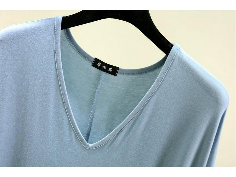 Футболка из модала свободного кроя с V-образным вырезом и рукавами-пятью точками - летняя, легкая, однотонная, топ больших размеров