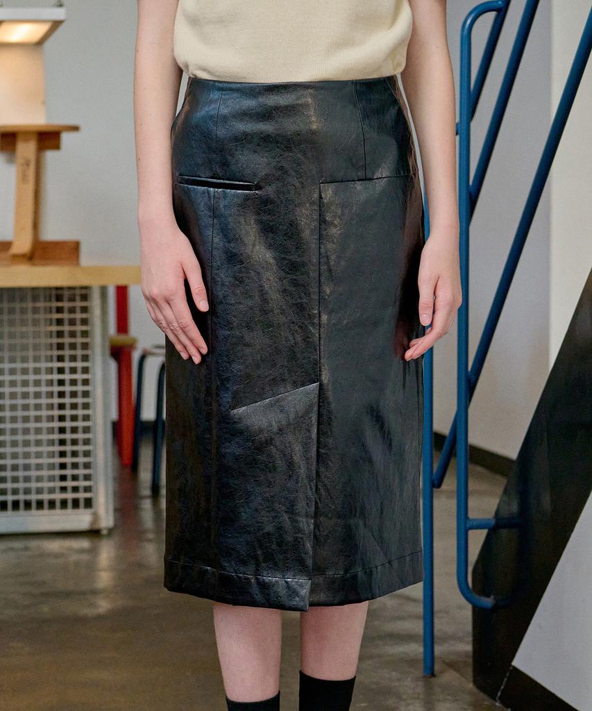 Awi Fake Leather H-Line Skirt_Black