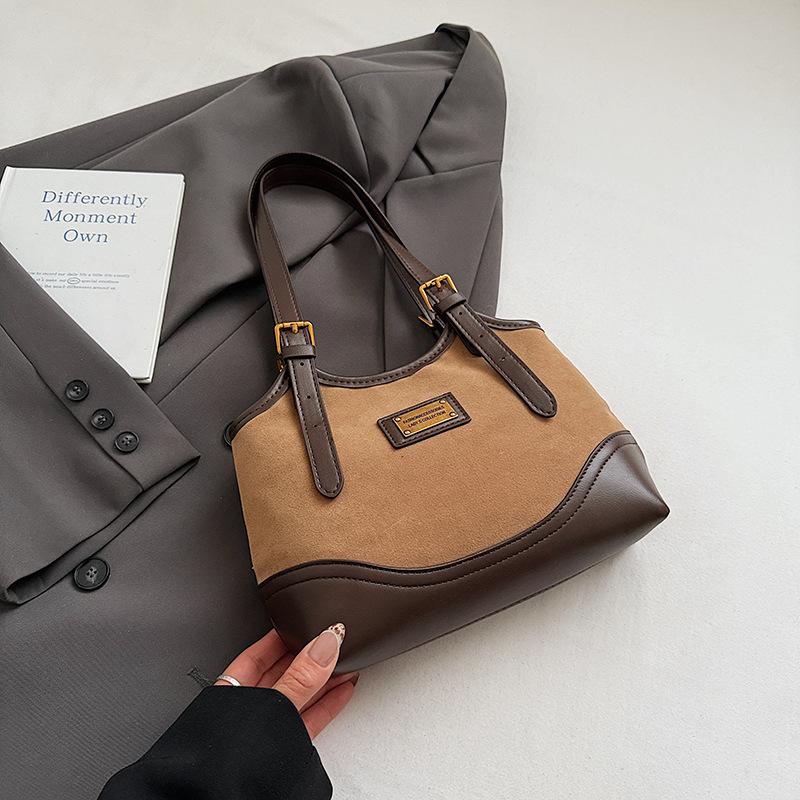 Сумка большой вместимости женская осень-зима 2025 новая матовая ретро сумка на плечо/подмышку повседневная рабочая сумка-тоут для поездок