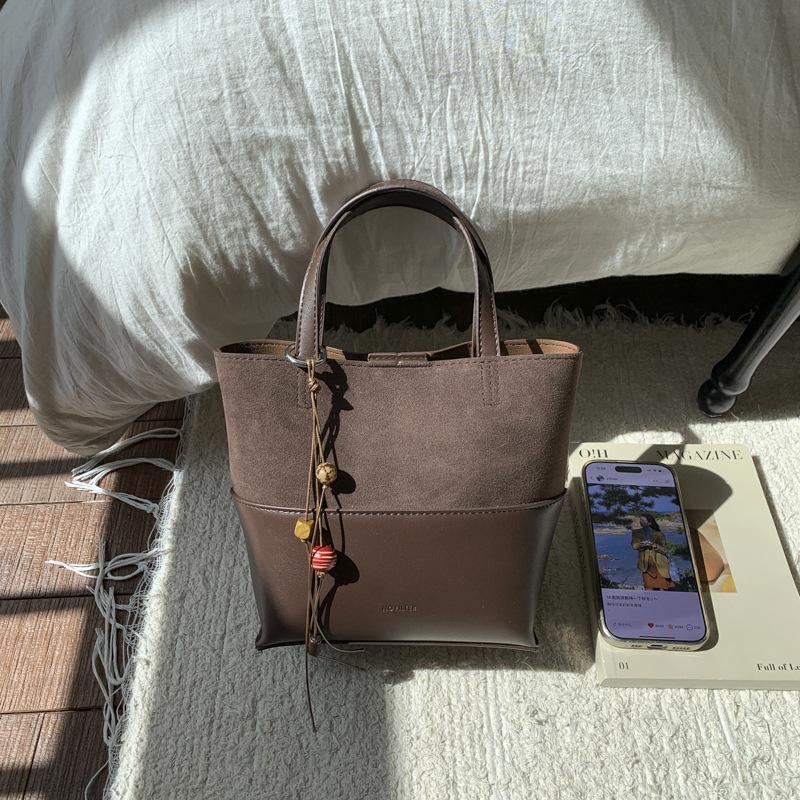 Премиальное ощущение иностранного стиля маленькая сумка женская осень и зима универсальная 2025 новая сумка через плечо мессенджер популярная портативная сумка-ведро