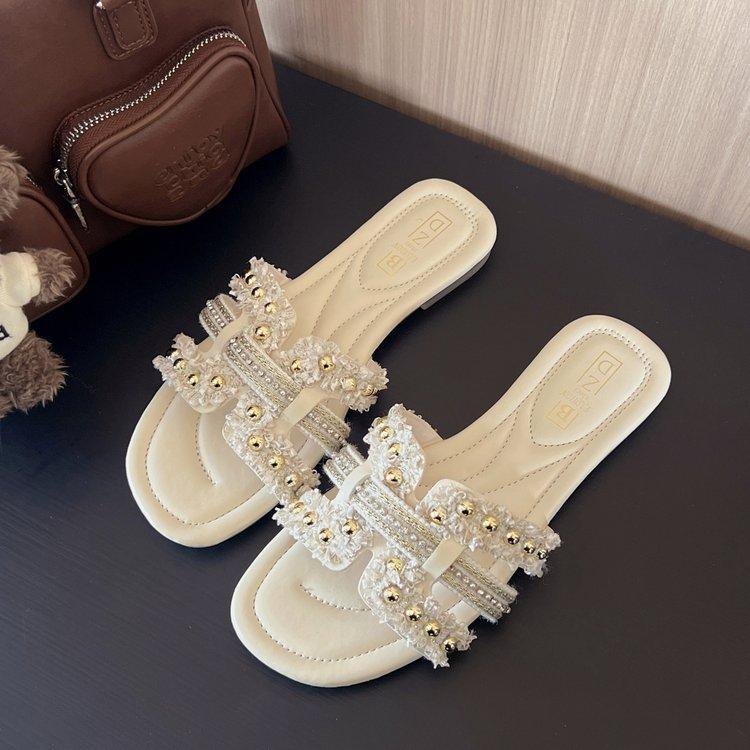 Xiaoxiangfeng flat-bottomed slippers women's outer wear 2025 summer new soft-bottomed fairy versatile pearl seaside sandals
