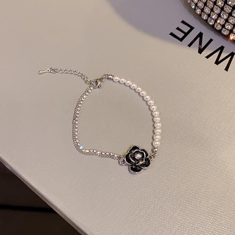 Браслет с жемчугом и камелией 2024 года — модные роскошные украшения для рук для женщин