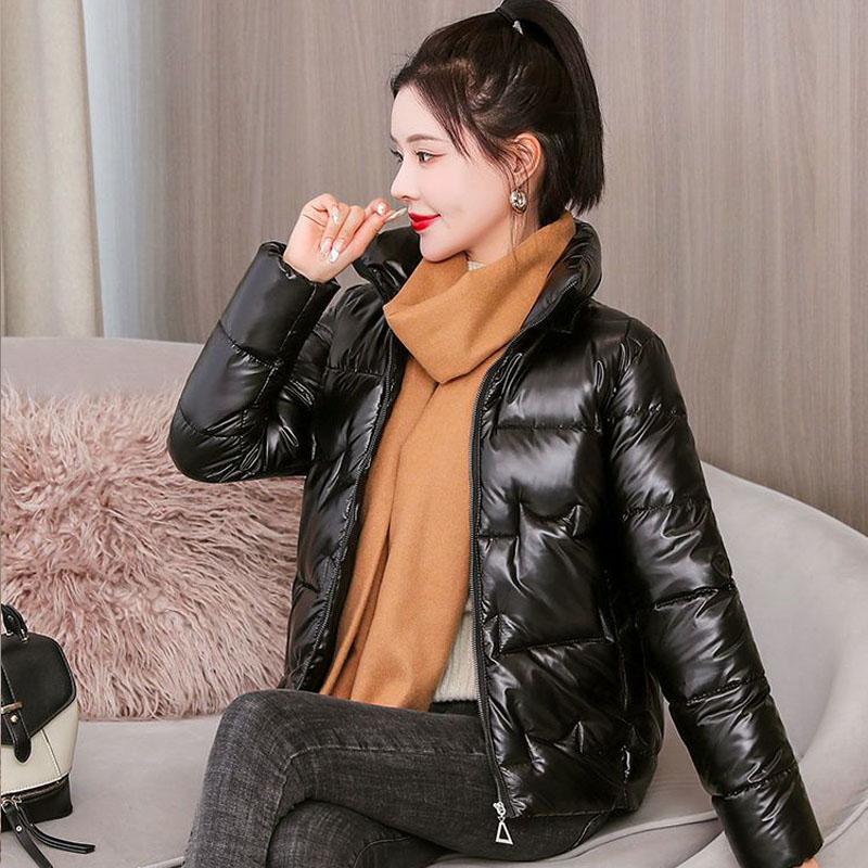 Зимняя женская хлопковая стеганая куртка. Яркое женское пальто с коротким воротником-стойкой. Утепленная пуховая хлопковая стеганая куртка для женщин.