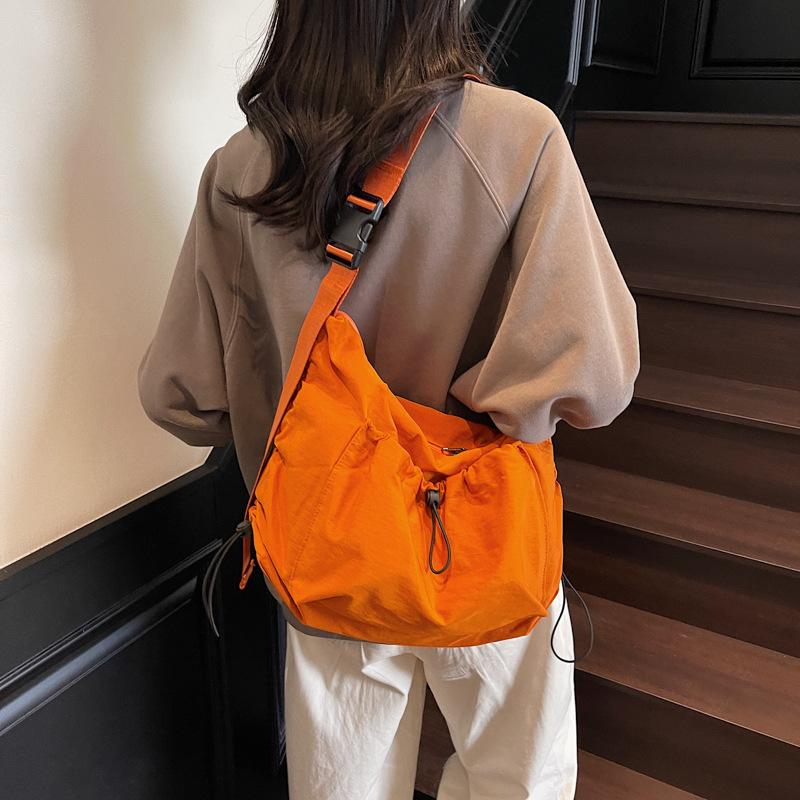 Вместительная сумка-мессенджер, холщовая сумка, женская новая универсальная нишевая одноплечевая, с высоким чувством, для поездок на работу, сумка-пельмень