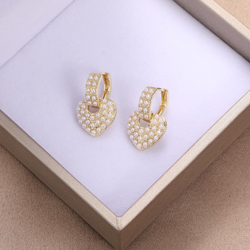 Серьги-пусеты с жемчугом для женщин, модный и изысканный темперамент, высококлассные серьги в форме сердца