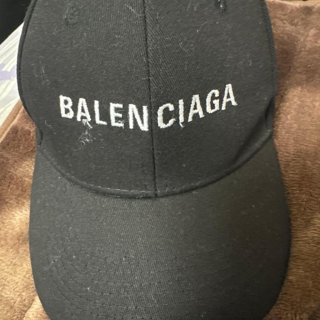 Б/у черная бейсболка BALENCIAGA