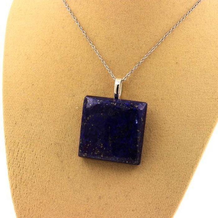 Pierres et Minéraux. Collier Lapis Lazuli. 66.48 ct. Forme rectangle..