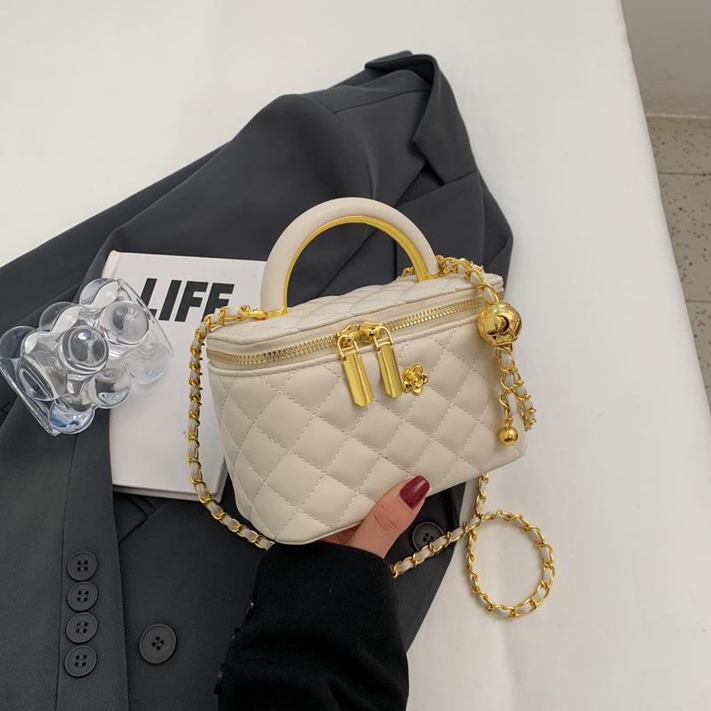 Small Box Cosmetic Bag Women's 2025 New Textured Portable Messenger Bag Versatile Diamond Chain Bag
