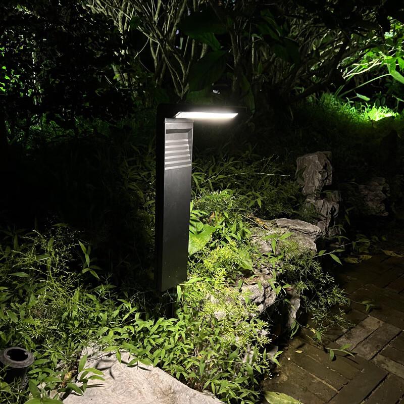 Solar White Light Outdoor Lawn Lamp (2-Pack)