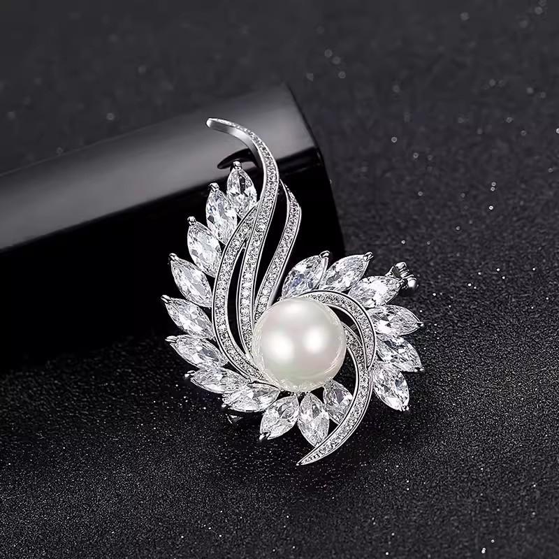 Elegant Floral Brooch, High-end Women's Versatile Pearl Brooch, Personalized Anti-glare Pin