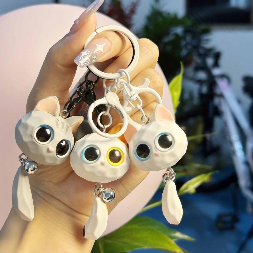 Japanese Style Cartoon Cat Keychains Artificial Resin Cat with Small Bell Girl's Keychains Gift for Friends