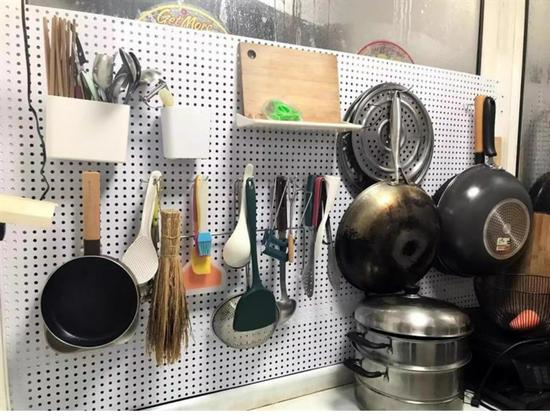 Безрамная металлическая перфорированная панель для хранения инструментов, телефонов, ювелирных изделий и многого другого