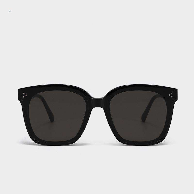 gm New board d17Oversized black frame sunglasses, popular among influencers M Star-style sunglasses with department store quality