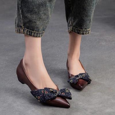 Универсальные туфли-лодочки из натуральной кожи, модная женская обувь без шнуровки на низком каблуке с острым носком и бантом