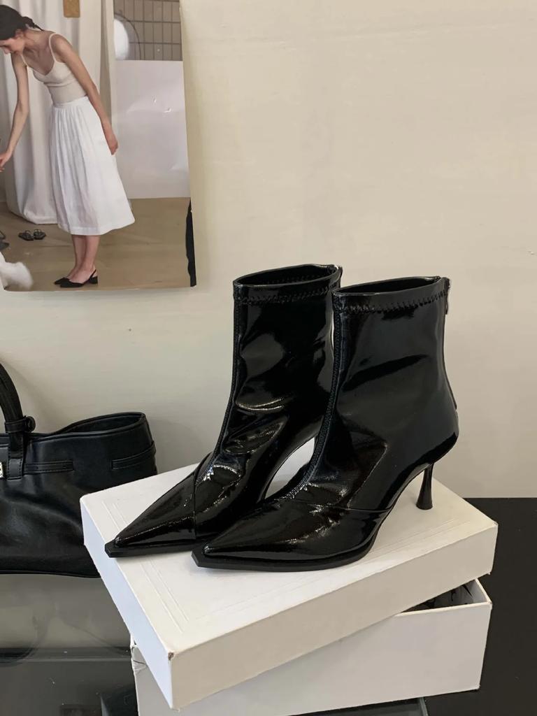 Женские короткие ботильоны на высоком каблуке с острым носком, из глянцевой гладкой кожи, на тонком каблуке, модные, облегающие ботинки, осенне-зимние