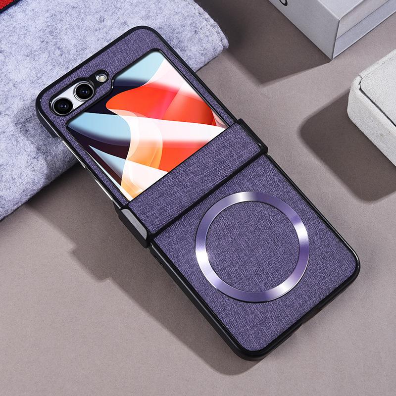 Магнитный чехол Samsung Z Flip7/6/5 с тканевой текстурой и защитой экрана