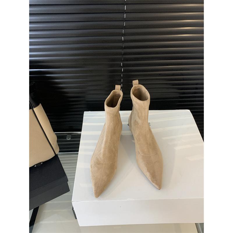 Европа, Америка 2025 осень и зима новые простые матовые замшевые ботильоны-носки на плоской подошве с внутренним увеличением высоты, тонкие ботильоны, темпераментные остроносые короткие ботильоны