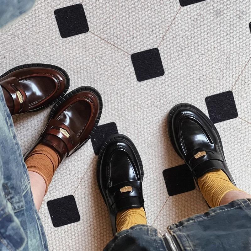 Версия из коровьей кожи ~ лакированные кожаные туфли на платформе женские 2024 новые зимние универсальные туфли из золотой монеты маленькие кожаные туфли женская обувь Хуэйчжоу